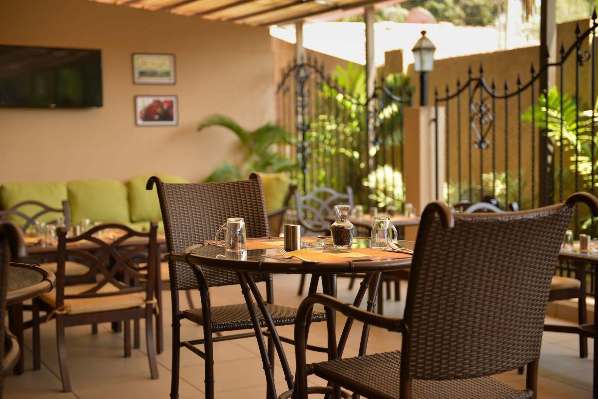 Acacia Goa Hotel Sinquerim Exterior photo