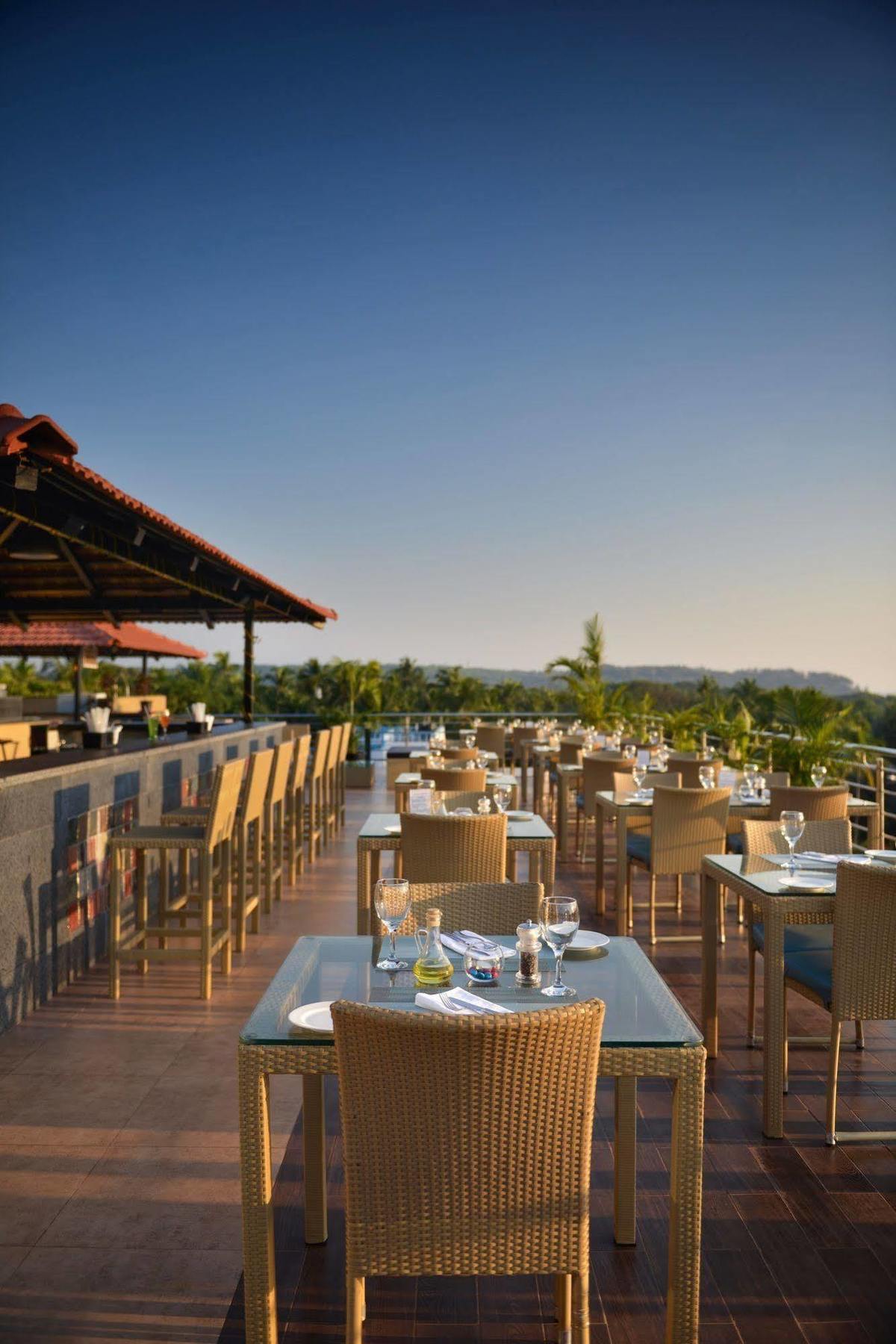 Acacia Goa Hotel Sinquerim Exterior photo